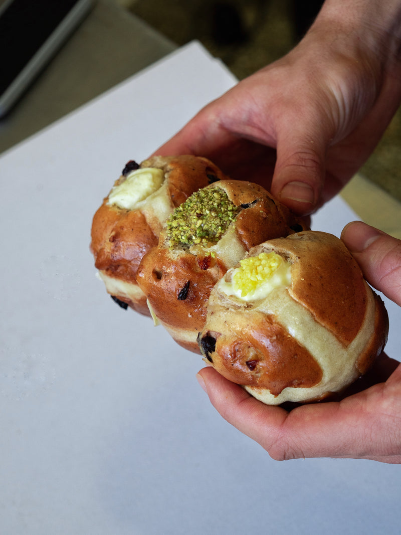Hot Cross Bun - töltött